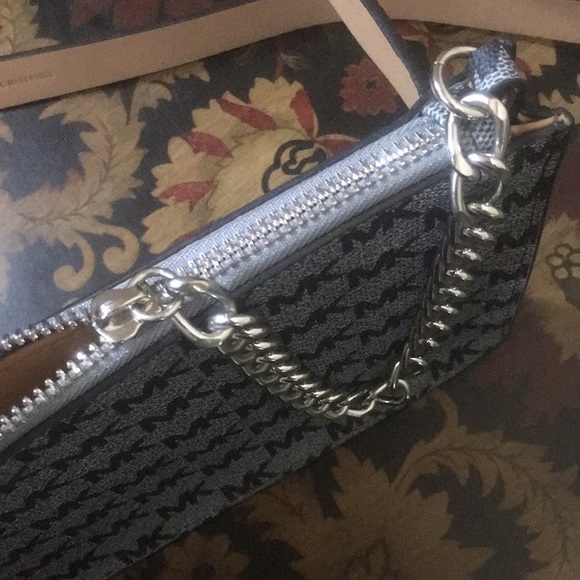 New! Michael Kors Signature Gray Logo Belt Purse With Silver Chain Pull - Picture 7 of 16